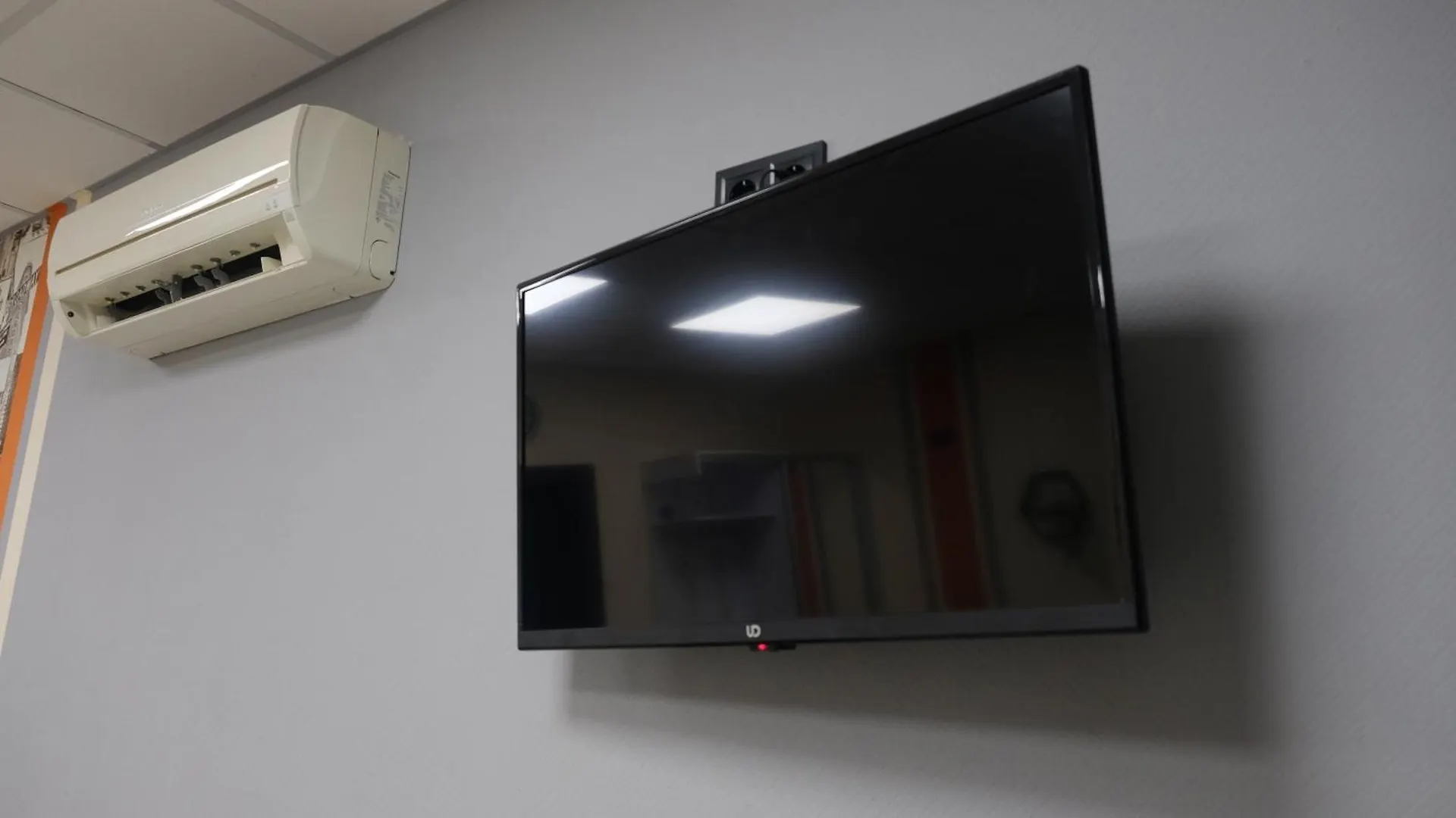 Hostel Uneed Rooms M1 Kyiv