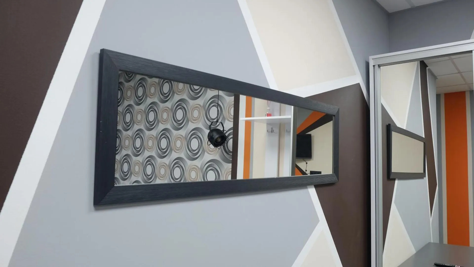 Uneed Rooms M1 Kyiv Hostel