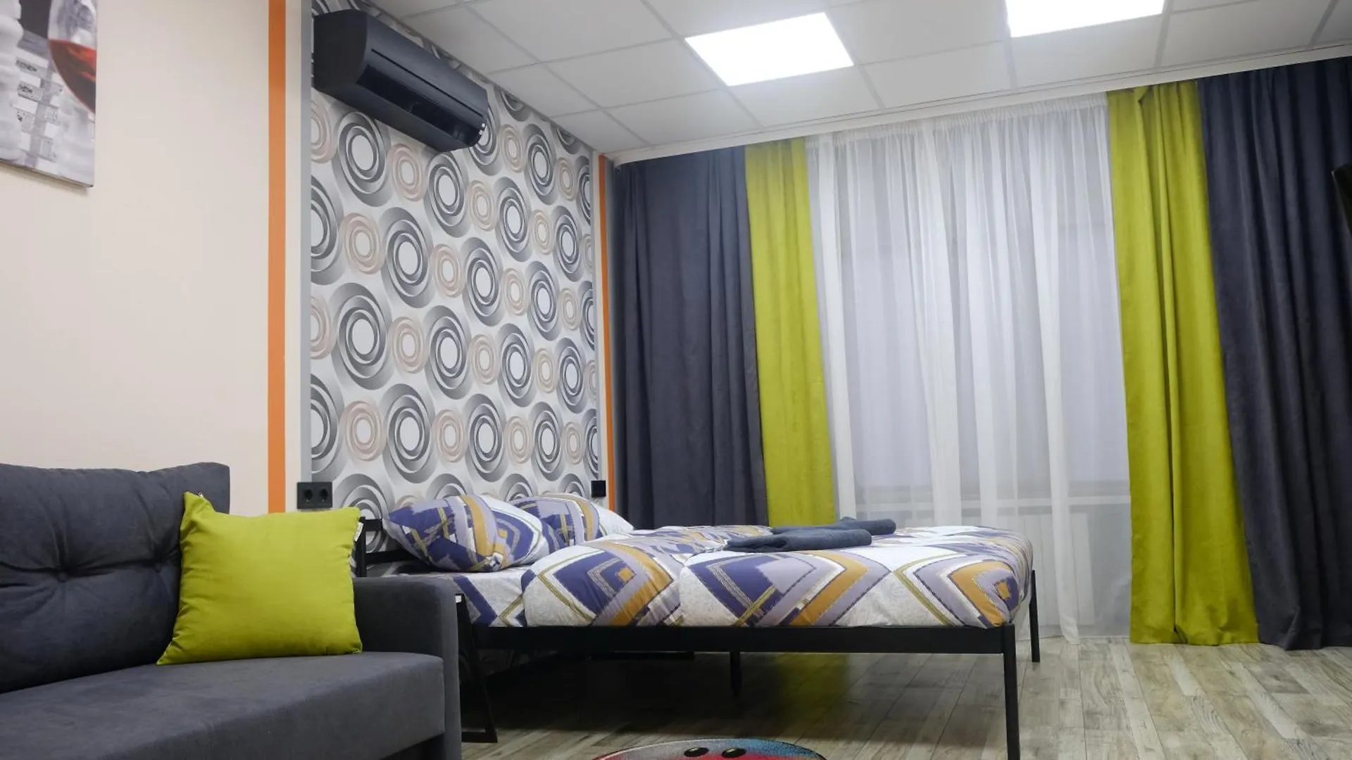 Uneed Rooms M1 Kyiv